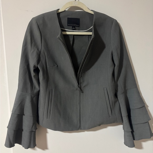 Banana Republic Jackets & Blazers - Banana Republic Gray Ruffle-Sleeve Zip Jacket Sz 2